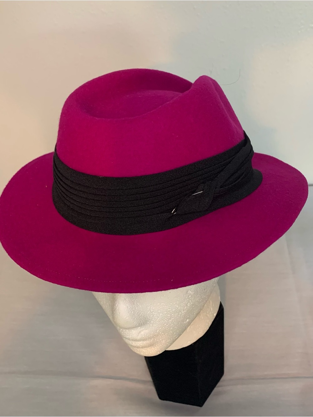 Arlin.Fuchsia Wool Felt Fedora with Black Band.